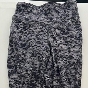 Lululemon Black and Gray Patterned Leggings